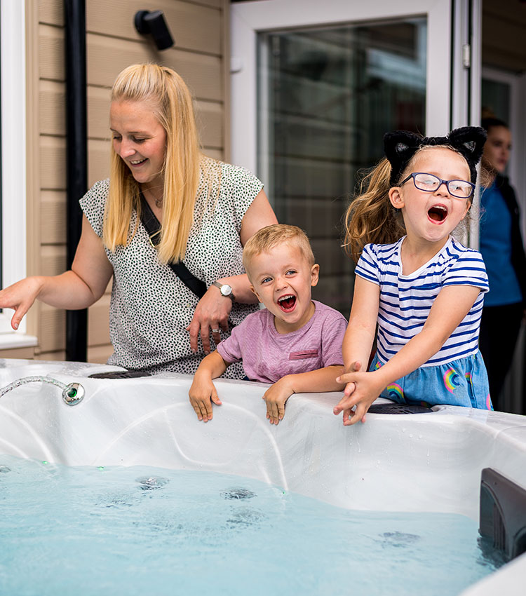 British & North American Hot Tub Showroom Near Award Leisure London